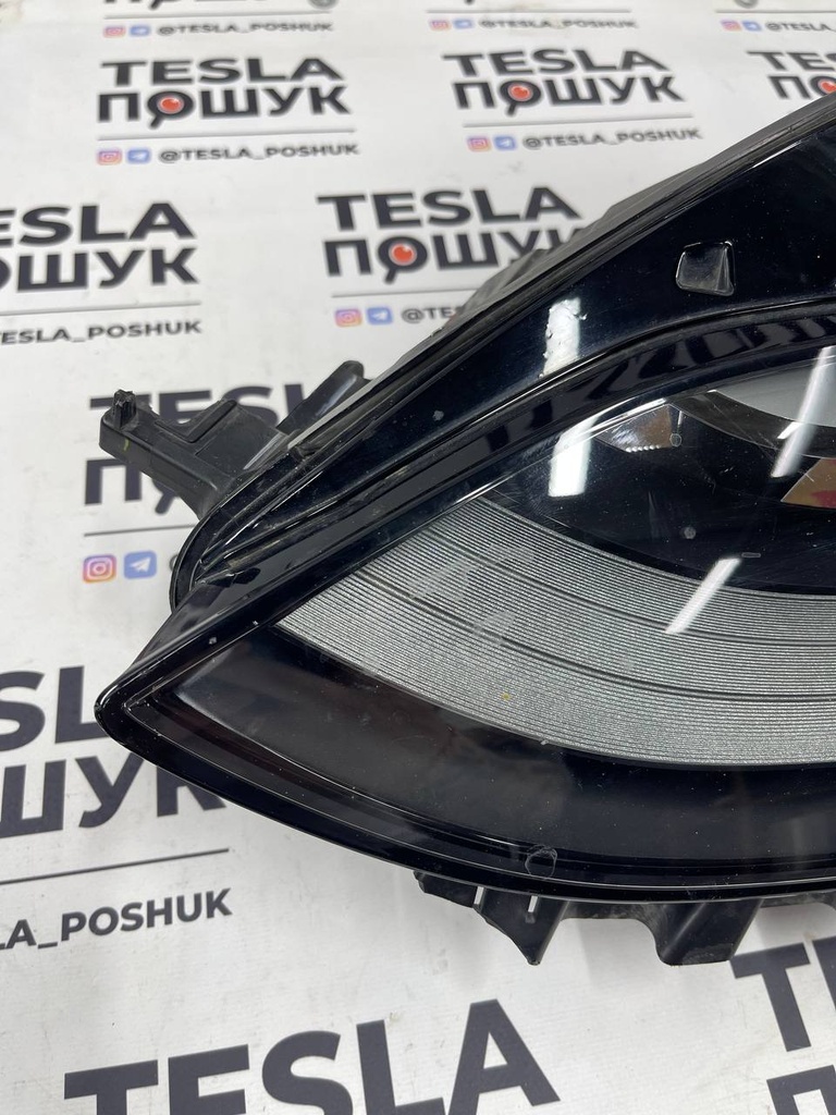 Фара ліва головна (лінзована) з дефектом кріплення Tesla Model 3/Y, 1514952-00-D