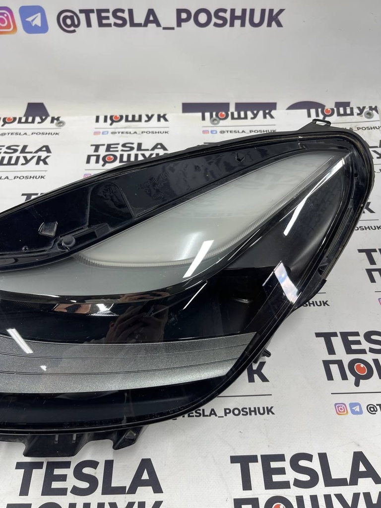 Фара ліва головна (лінзована) з дефектом кріплення Tesla Model 3/Y, 1514952-00-D
