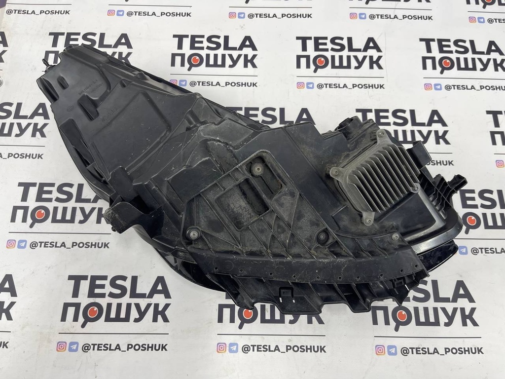 Фара ліва головна (лінзована) з дефектом кріплення Tesla Model 3/Y, 1514952-00-D