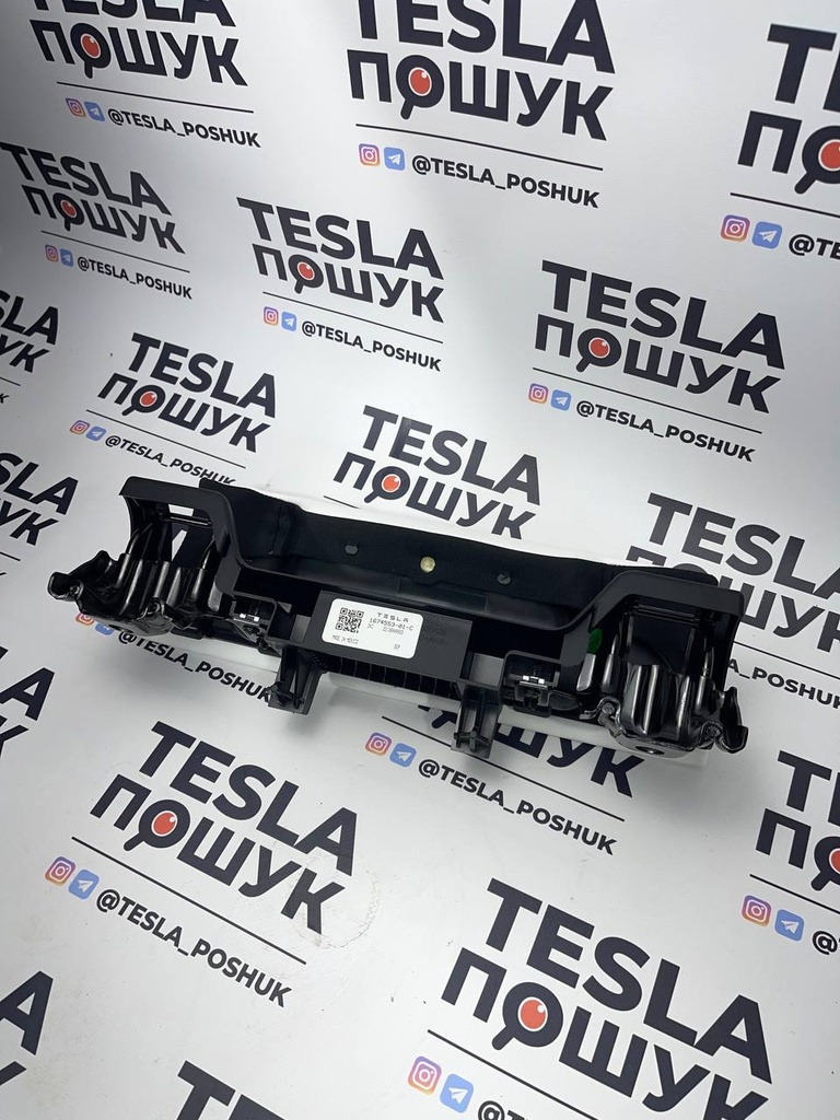 Заслінка дивана 2-го ряду сидінь (Біл.) Tesla Model S 21+, 1674553-01-C