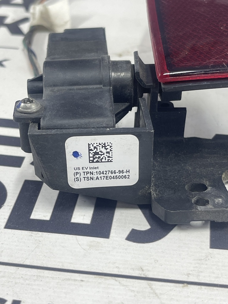 Лючок зарядного порту USA Tesla Model S/X, 1042766-96-H