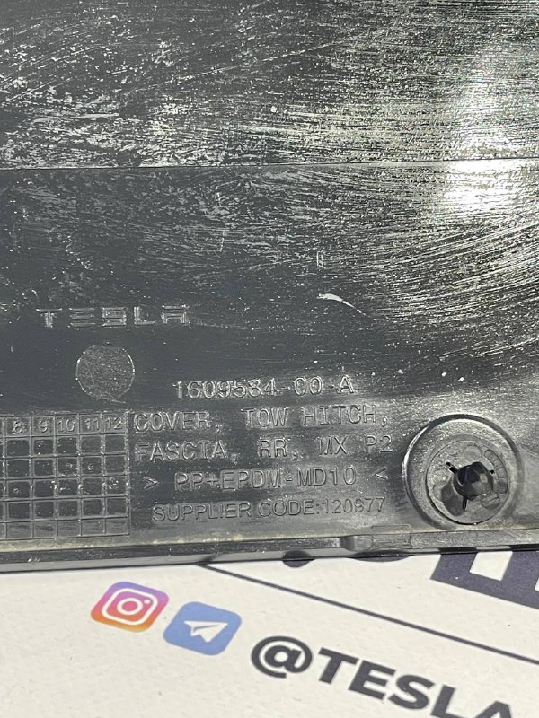 Накладка буксирувального гака (фаркопа) Tesla Model X 21+, 1609584-00-A