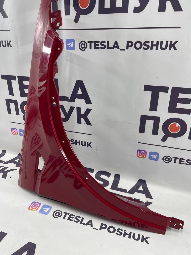 Крило переднє праве ( Red )Tesla Model X, 1069534-EO-N