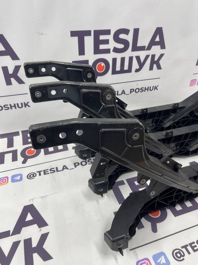 Панель передня (телевізор) Tesla Model Y, 1643524-00-A