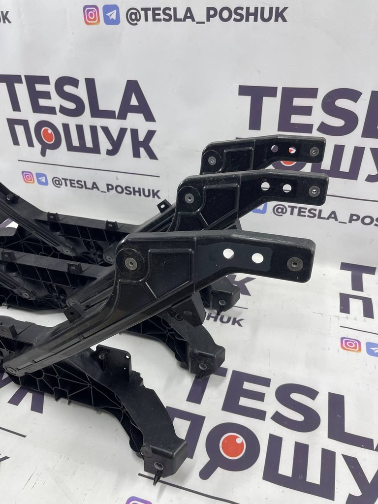 Панель передня (телевізор) Tesla Model Y, 1643524-00-A