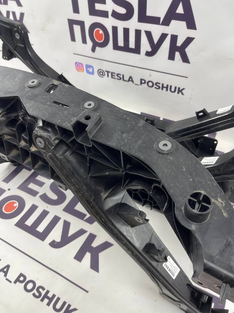 Панель передня (телевізор) Tesla Model Y, 1643524-00-A