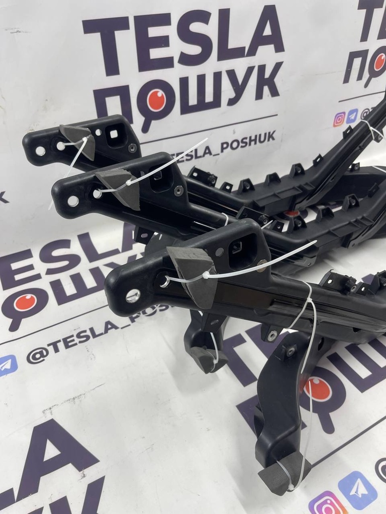 Панель передня  (телевізор) Tesla Model 3, 1083501-00-B