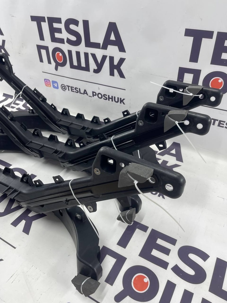 Панель передня  (телевізор) Tesla Model 3, 1083501-00-B