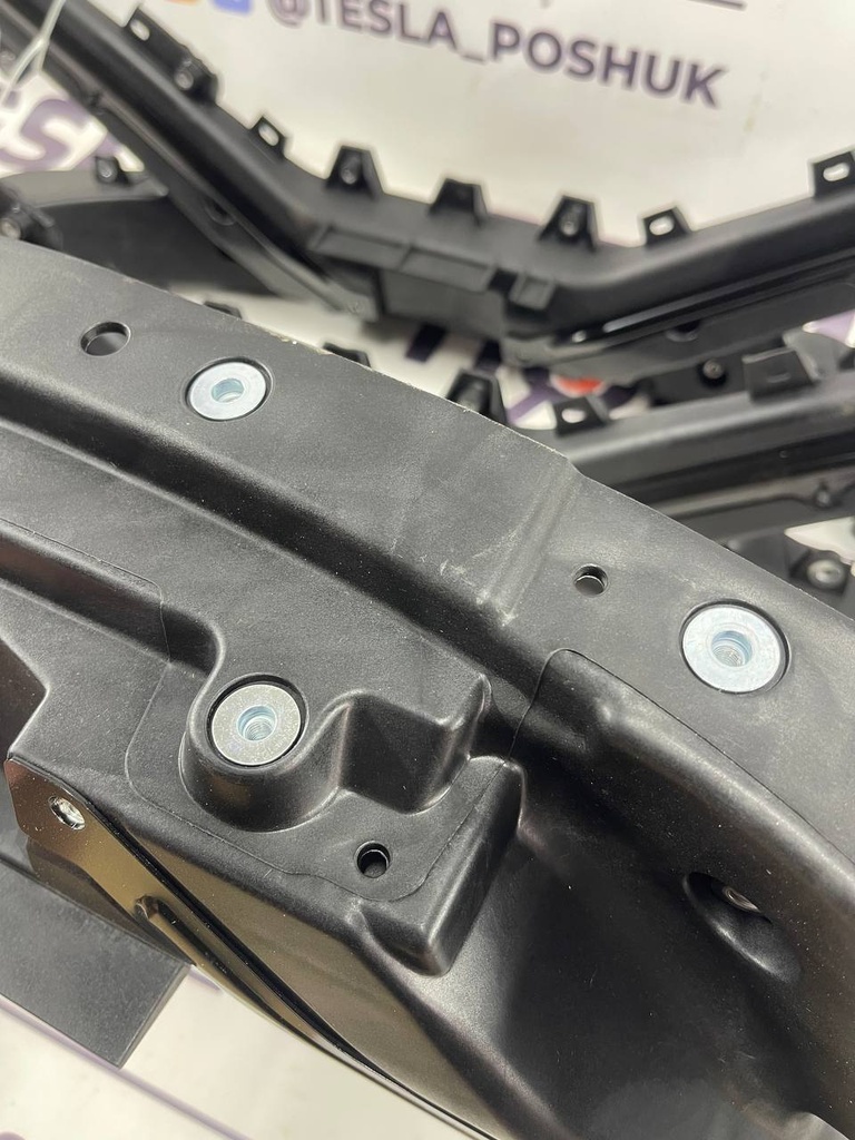 Панель передня  (телевізор) Tesla Model 3, 1083501-00-B