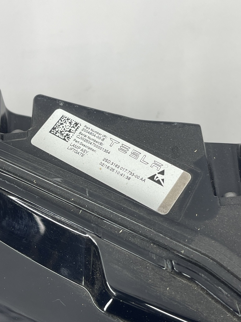 Фара стоп ліхтар задній Tesla Model Y 25+, 2004604-00-B