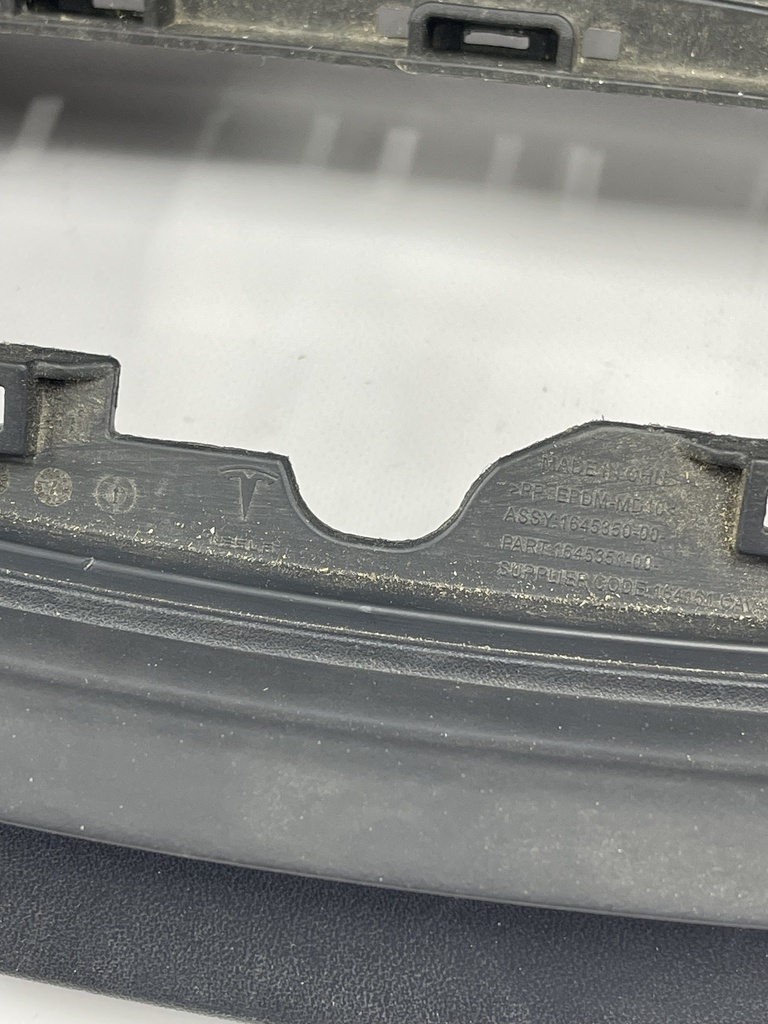 Ніша підкапотного простору (корито) з ущільнювачем Tesla Model 3, 1526738-00-B