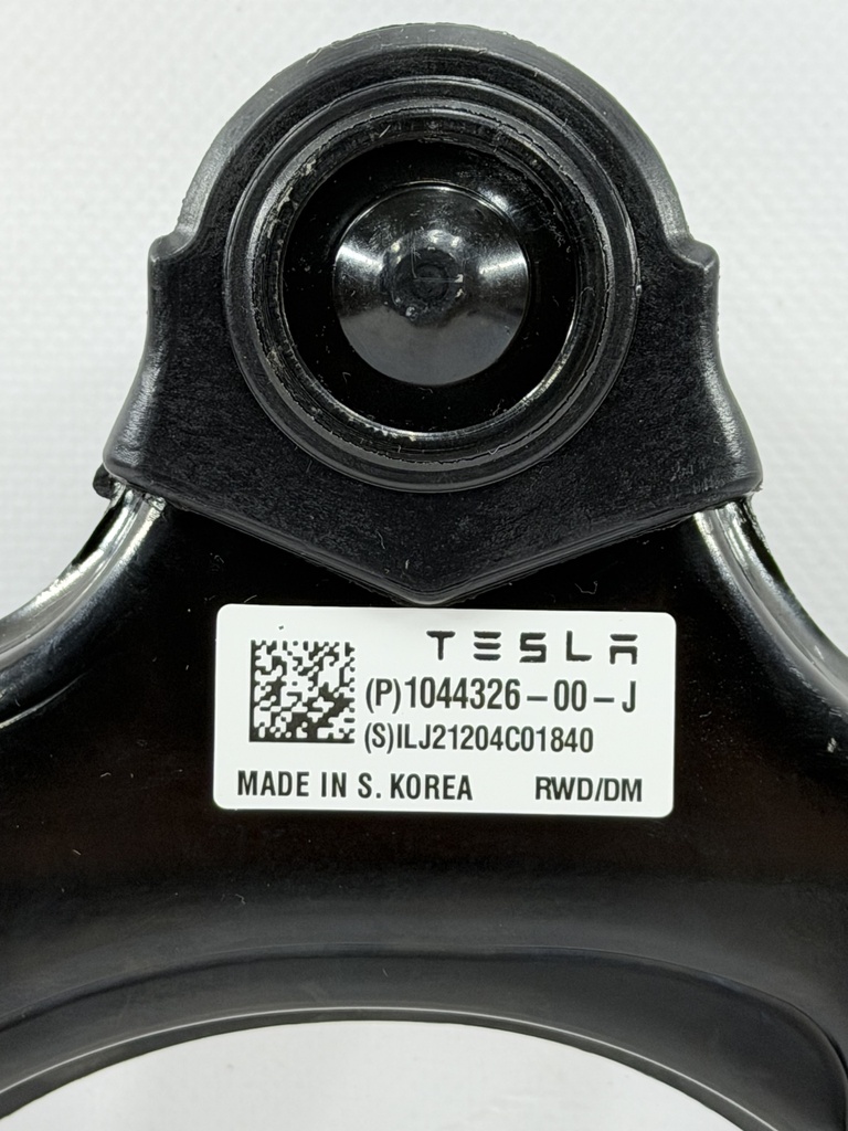 Важіль верхній передній правий (підкова) Tesla Model 3, 1044326-00-J