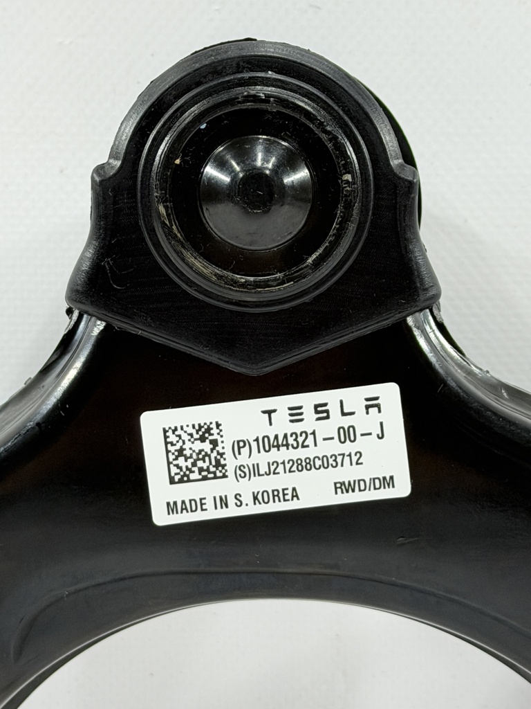 Важіль верхній передній лівий (підкова) Tesla Model 3, 1044321-00-J