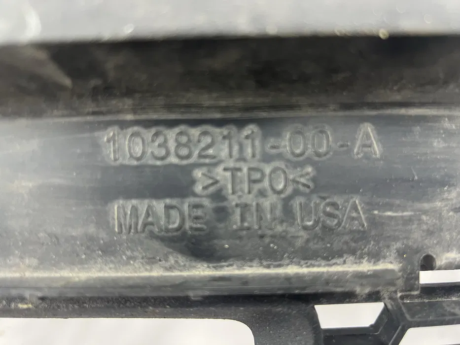 Решітка бампера переднього Tesla Model S, 1038211-00-A