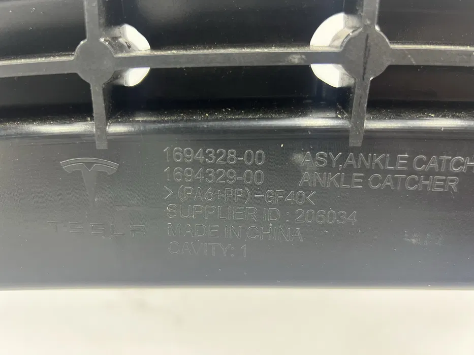 Підсилювач переднього бампера нижній (сабля) Tesla Model 3, Highland 24+, 1694328-00-D