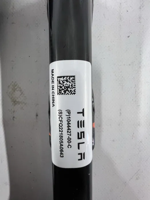 Важіль задній верхній поздовжній Tesla Model 3/Y, 1044427-00-C