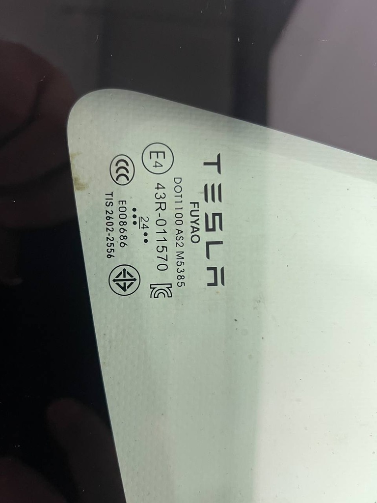 Форточка заднього крила ліва (трикутник) Tesla Model 3 Highland 24+, 1915483-40-C