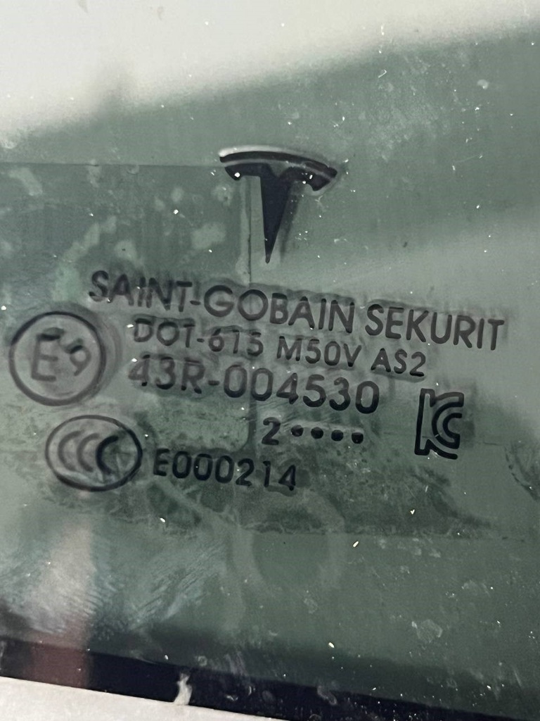 Скло бокове передньої правої двері Tesla Model X, 1055204-00-D