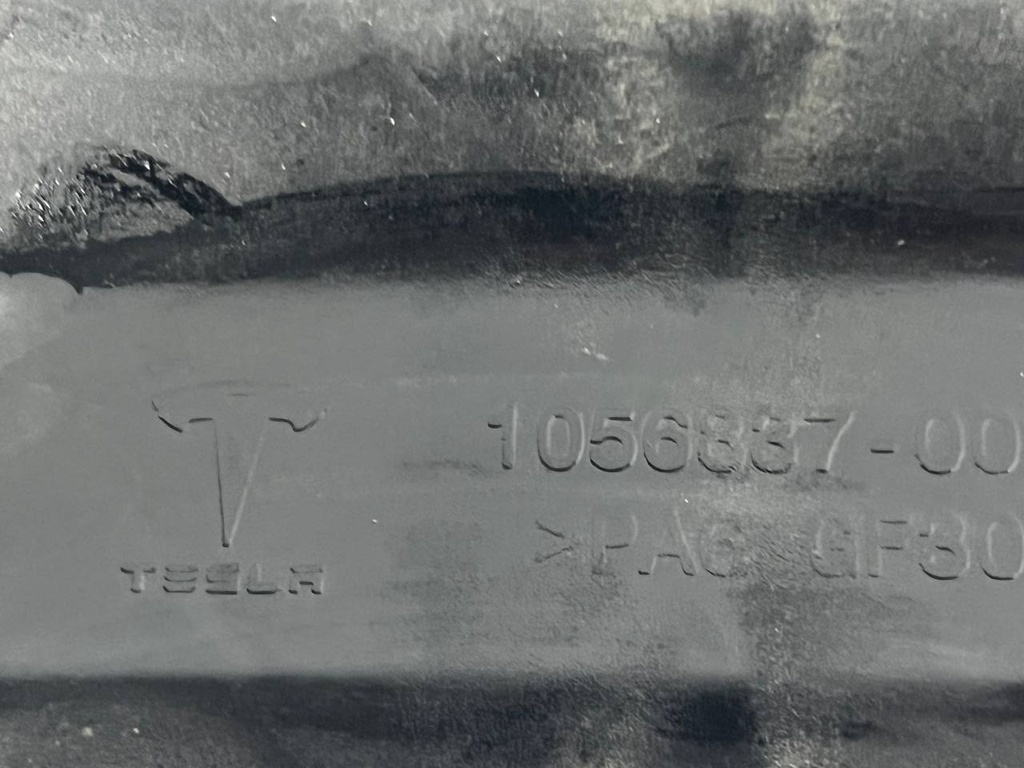Підсилювач переднього бамперу (гребінь) Tesla Model S, 1056837-00-C
