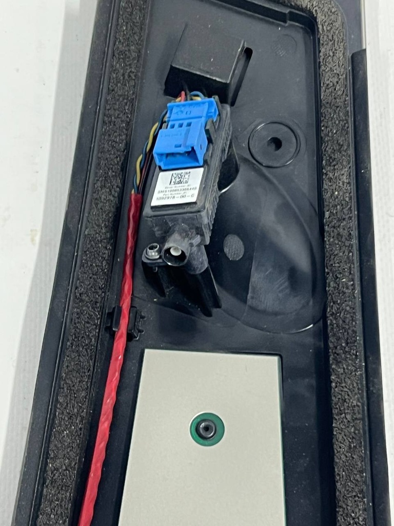 Накладка центральної стійки ліва з камерою Tesla Model 3, 1109253-00-I