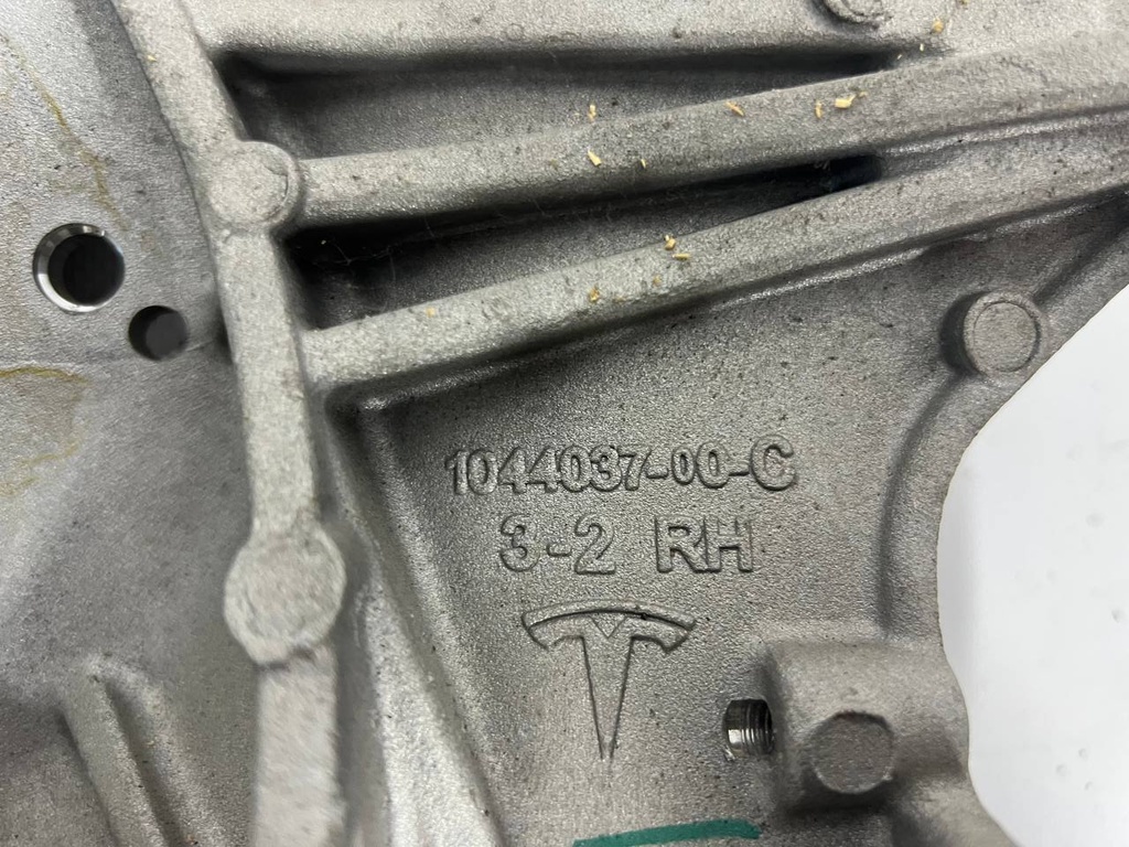 Стакан опорного амортизатора правого (пружинного) Tesla Model 3, 1044037-00-C