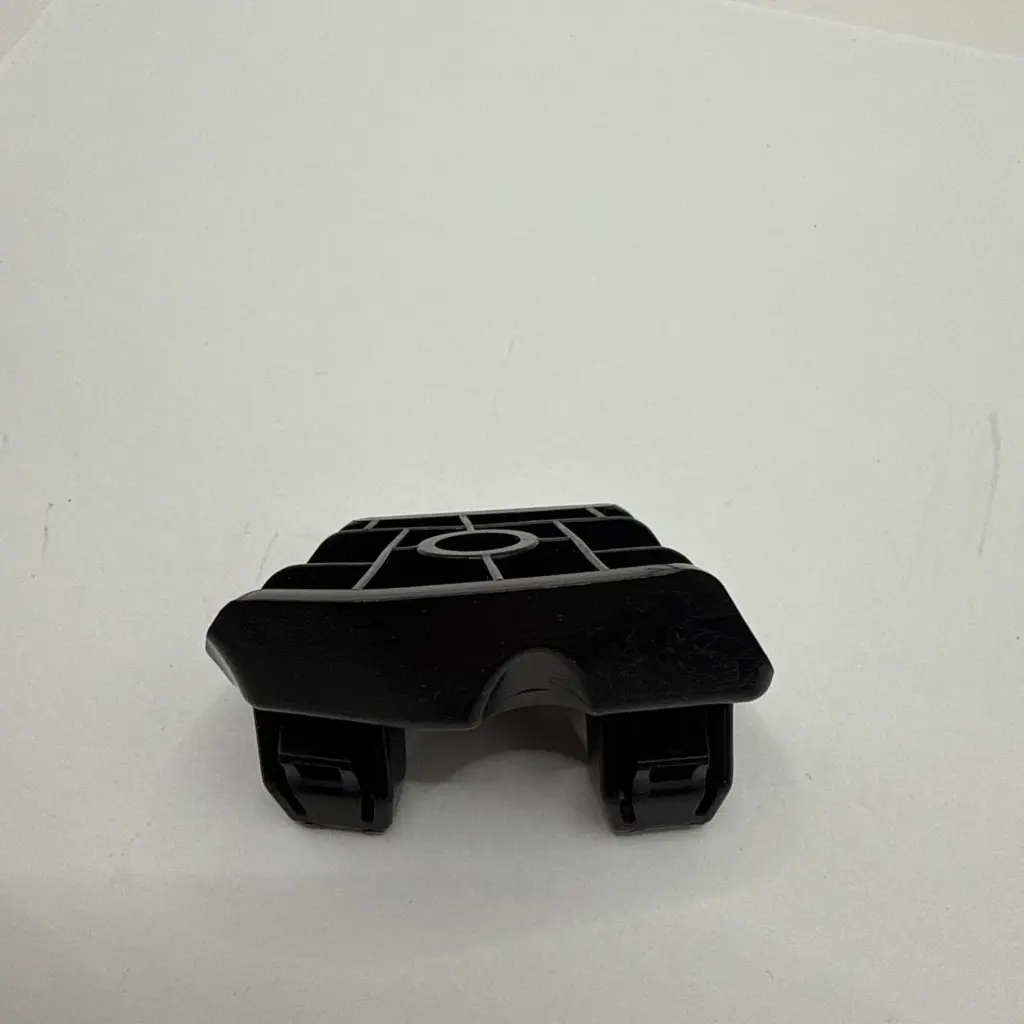 Кріплення переднього бампера праве Tesla Model Y , 1493773-00-B