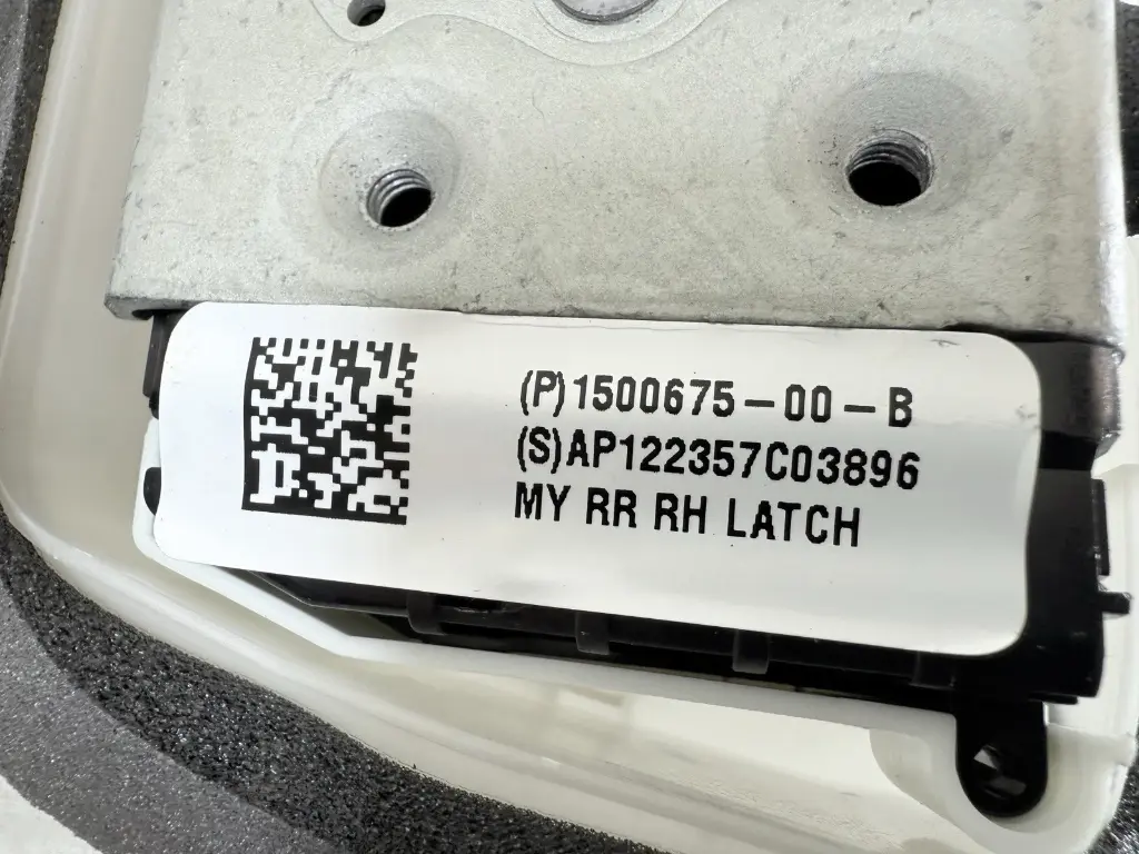 Замок двері задньої правої Tesla Model Y, 1500675-00-B