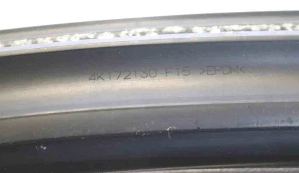 Ущільнювач задньої правої двері Tesla Model S 21+, 6009586-00-I