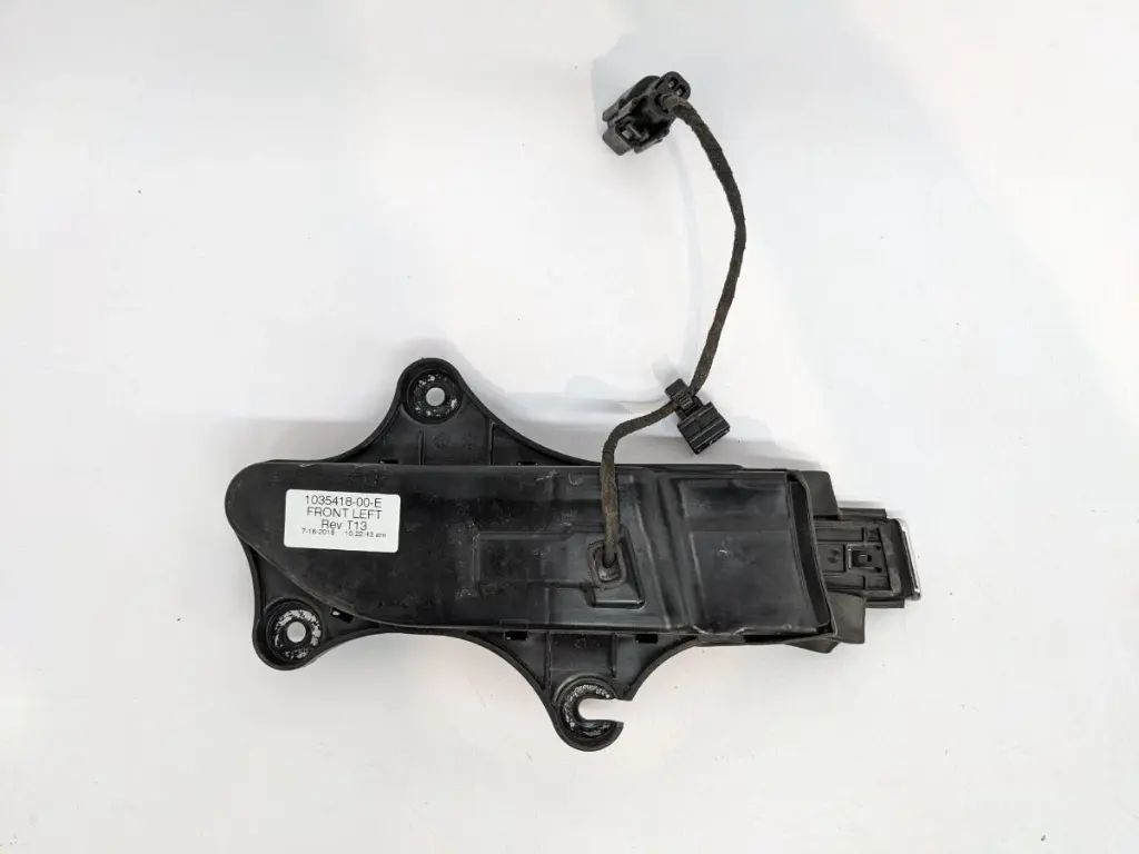 Ручка дверей ліва передня Tesla Model X , 1035418-00-E