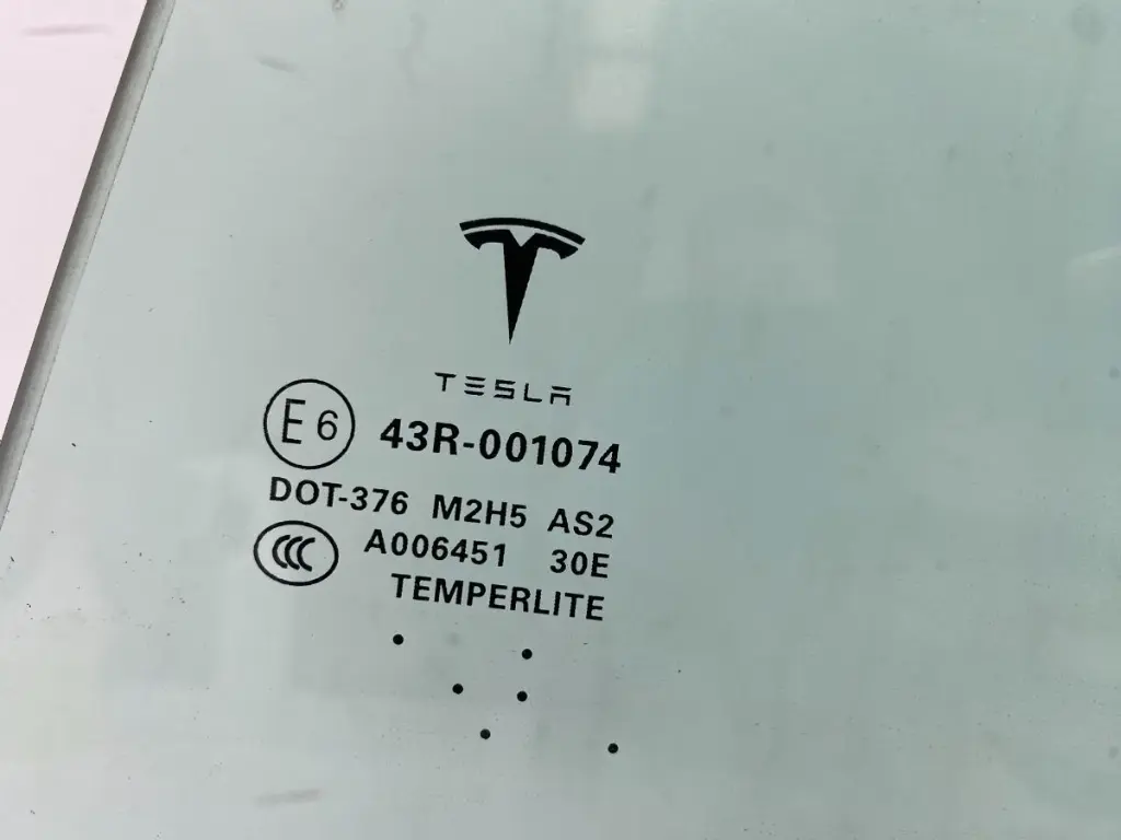 Скло заднє ліве Tesla Model S, 43R-001074