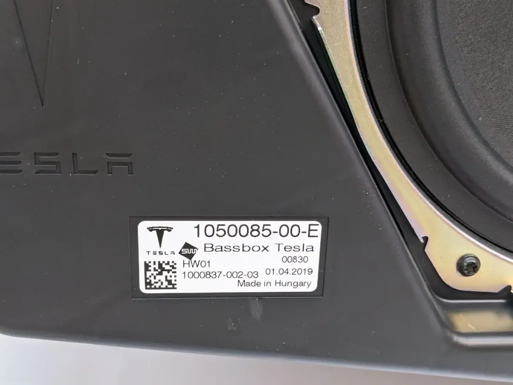 Сабвуфер Tesla Model X, 1050085-00-E