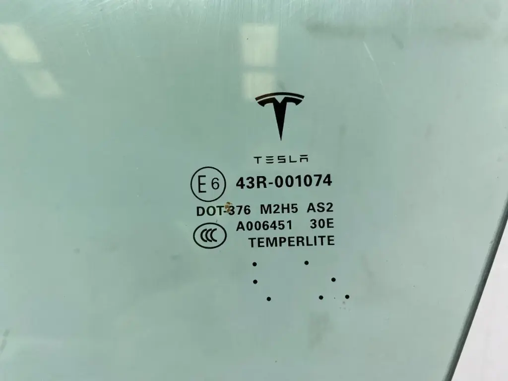 Скло переднє ліве Tesla Model S, 43R-001074