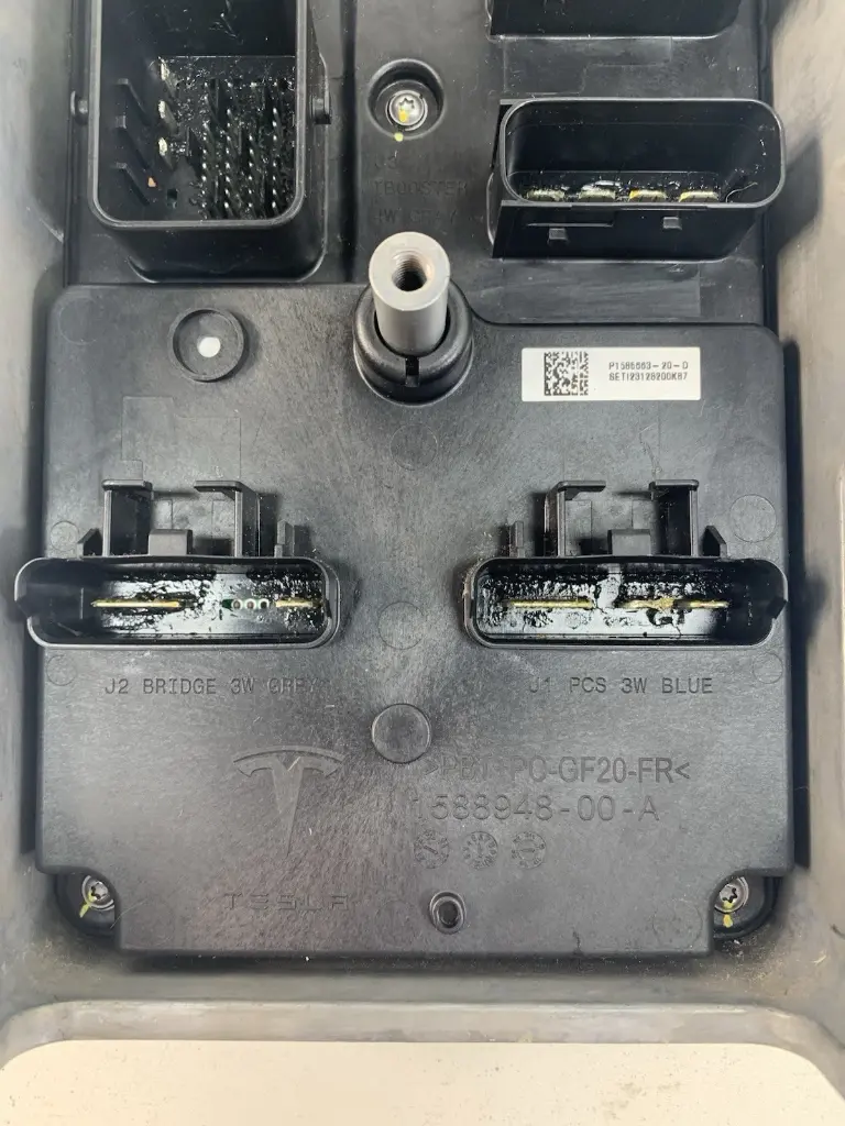 Боді контролер Tesla Model S/X 21+, 1588948-00-A