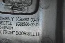 Накладка порога правої передньої двері Tesla Model X, 1035985-00-G