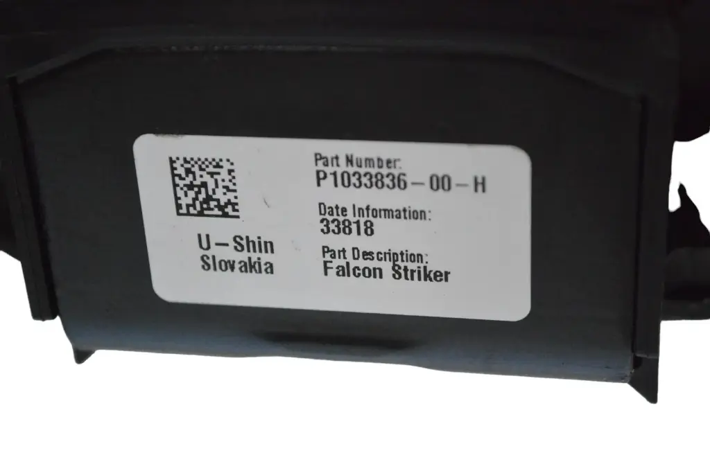 Петля замка дверей задніх Tesla Model X, 1033836-00-H