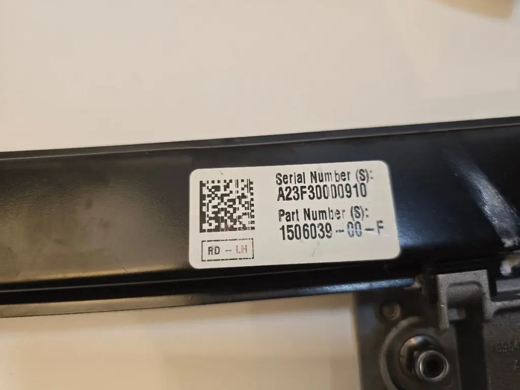 Склопідіймач задній лівий Tesla Model S 21+, 1506039-00-F