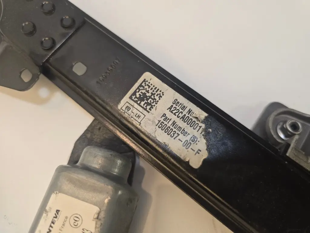 Склопідіймач передній лівий Tesla Model S 21+, 1506037-00-F