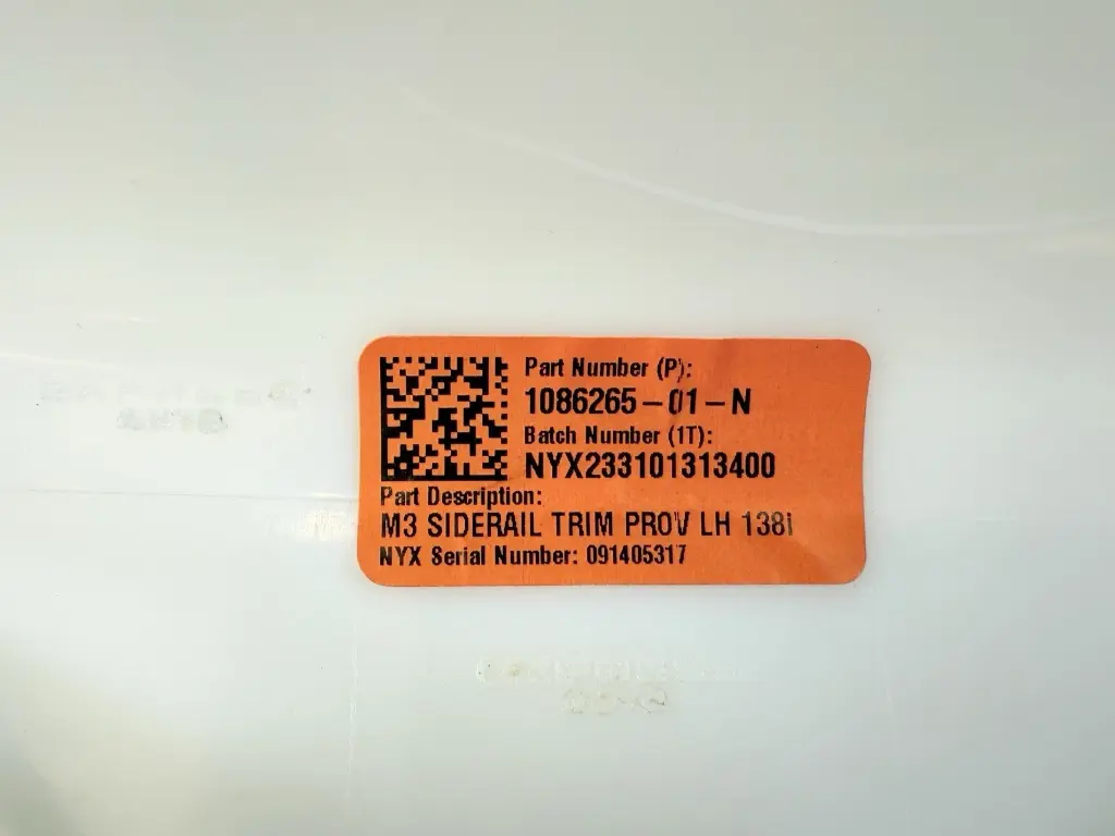Накладка задньої стійки верхня ліва Tesla Model 3, 1086265-01-N