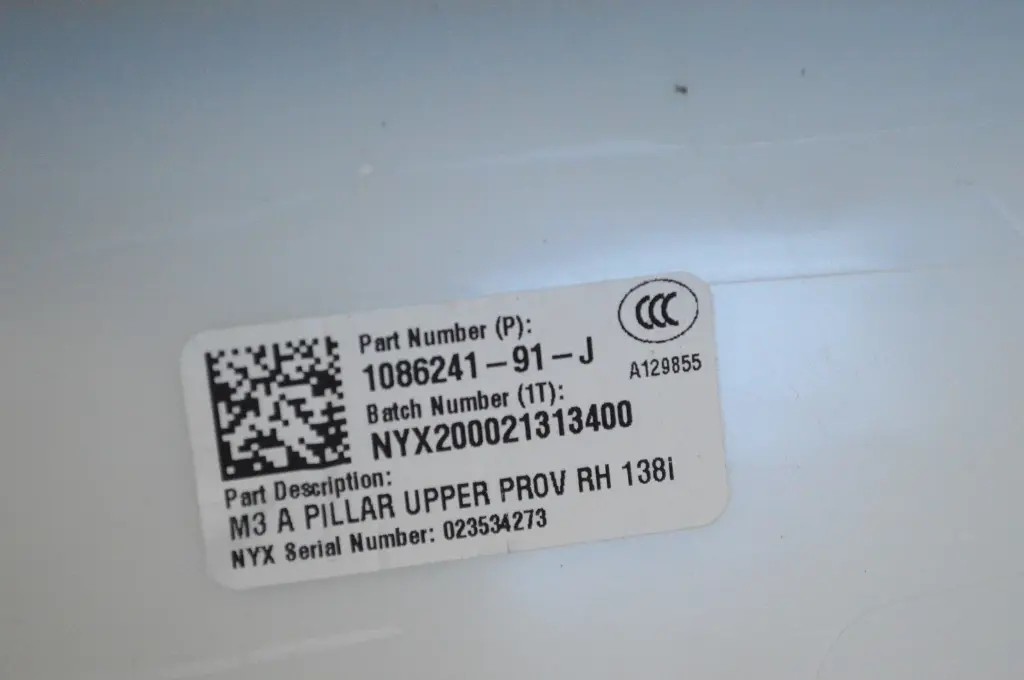 Накладка передньої стійки верхня права Tesla Model 3, 1086241-50-J