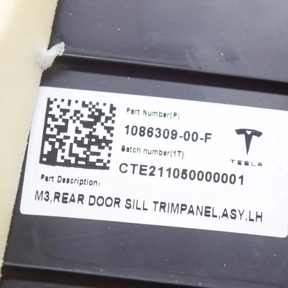 Накладка порога дверей задньої лівої Tesla Model 3,  1086309-00-F