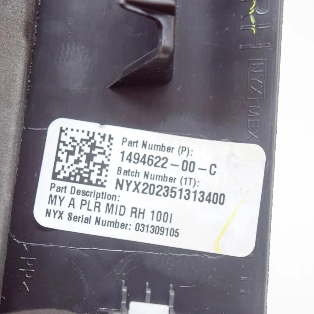 Накладка стійки передньої права середня Tesla Model Y, 1494622-00-C