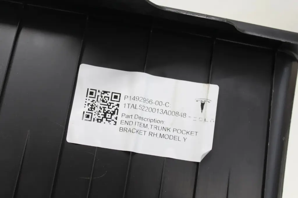 Панель кармана багажника права (войлок) Tesla Model Y, 1492956-00-C