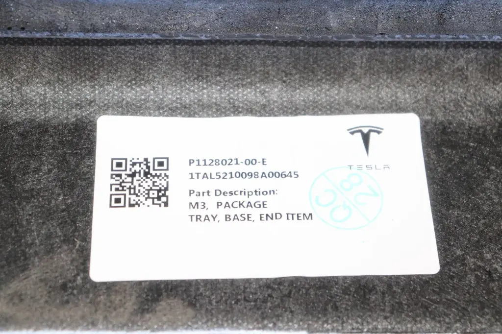 Полиця багажного відділення верхня Tesla Model 3, 1128021-00-E
