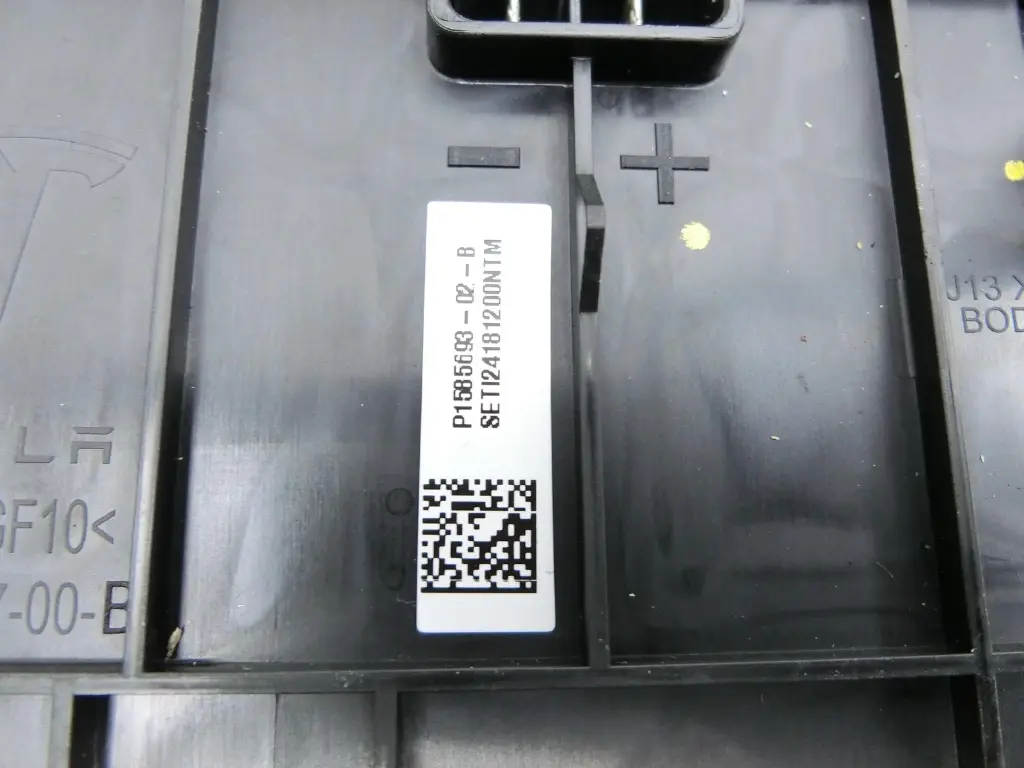 Боді контролер кузова правий Tesla Model X 21+, 1585693-02-B