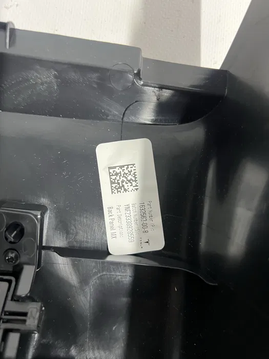 Накладка центральної консолі з ліхтарем Tesla Model X 21+, 1632562-00-B