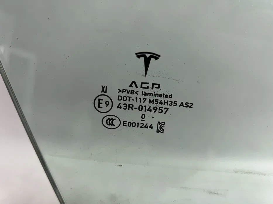 Скло дверей переднє праве подвійне (1,5) Tesla Model S 21+, 1588352-00-C