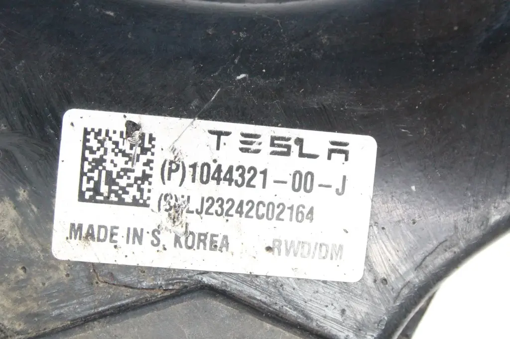 Важіль верхній передній лівий (підкова) Tesla Model 3, 1044321-00-J