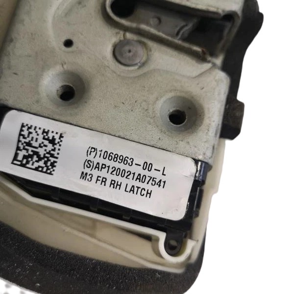 Замок двері передньої правої Tesla Model 3, 1068963-00-L