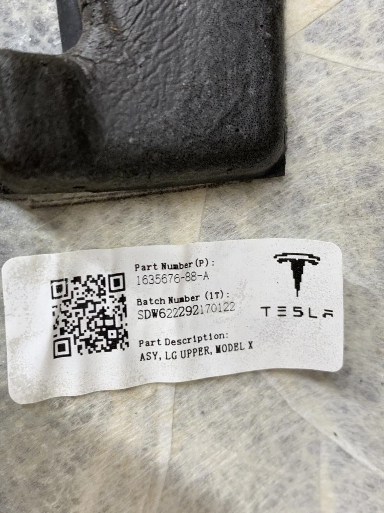 Накладка (обшивка) кришки багажника верхня Tesla Model X21+, 1635676-88-A
