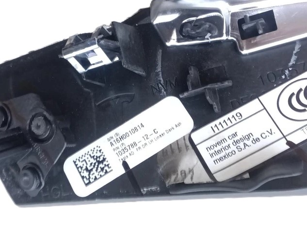 Накладка дверної карти Tesla Model X, 1035788-12-C